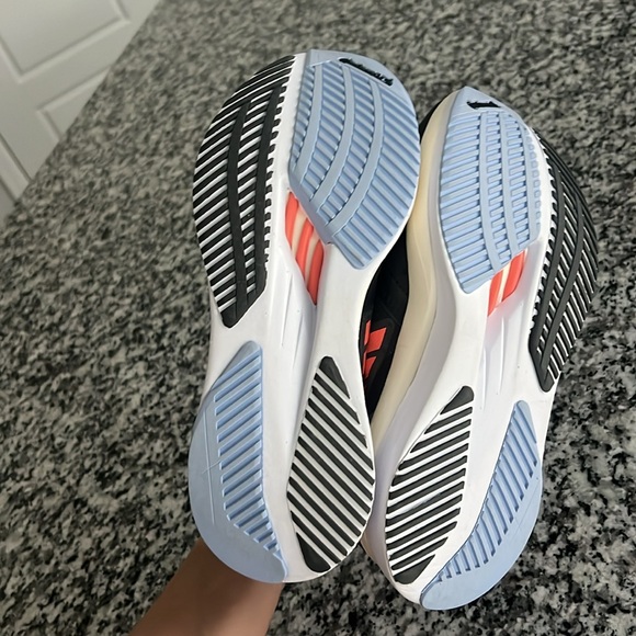 NWT Adidas Adiozero Boston 11 women’s running shoes - Picture 5 of 7